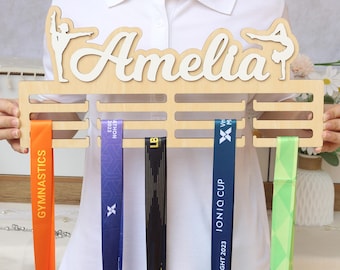Porta medaglie di ginnastica personalizzato: espositore in legno con nome personalizzato