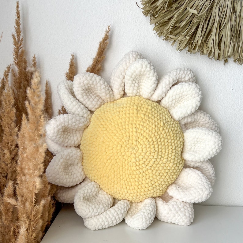 crochet pattern for a large daisy pillow, easy home decoration, gift idea for granddaughter, daughter, friend image 7