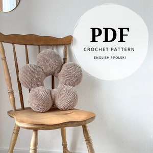 crochet pattern for a completely different flower-shaped pillow with a gap, a modern complement to any interior, boho children's room