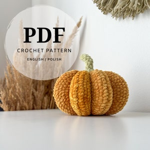 Puede incluir: Patrón de crochet PDF para una calabaza de peluche naranja y verde. El patrón está disponible en inglés y polaco.