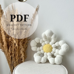 crochet pattern for an unusually shaped flower, unique interior, easy-to-follow PDF instruction, daisy flower