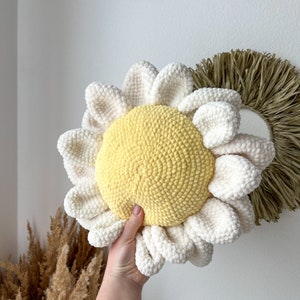 crochet pattern for a large daisy pillow, easy home decoration, gift idea for granddaughter, daughter, friend image 2