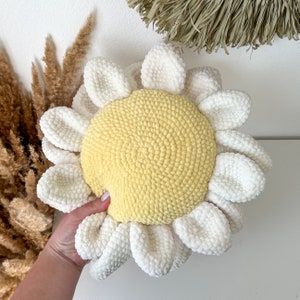 crochet pattern for a large daisy pillow, easy home decoration, gift idea for granddaughter, daughter, friend image 8