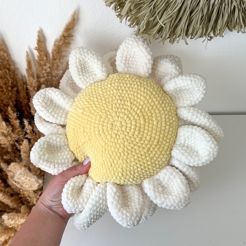 crochet pattern for a large daisy pillow, easy home decoration, gift idea for granddaughter, daughter, friend image 8