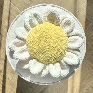 crochet pattern for a large daisy pillow, easy home decoration, gift idea for granddaughter, daughter, friend image 4
