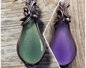 Pendentif avec collier enveloppé de fil de fer, Cuivre vieilli Pendentif en verre CFL travaillé au chalumeau, unique en son genre