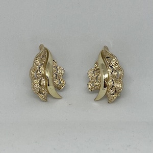 Vintage Coro Clip On Cluster Goldtone Earrings with Cutouts. Mid Century Modern Leaf Shaped Earrings