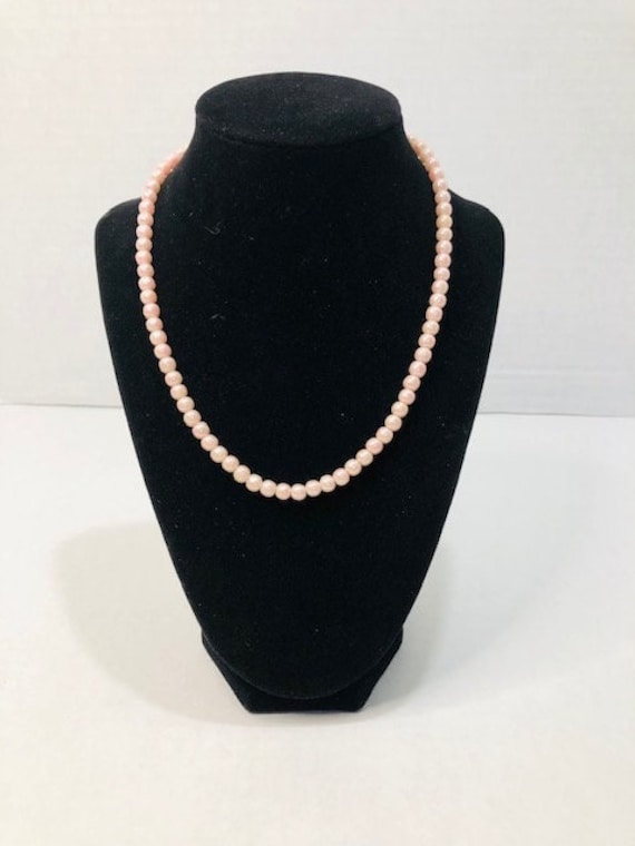 Vintage Faux Pink Pearl Necklace. Mid Century Mode