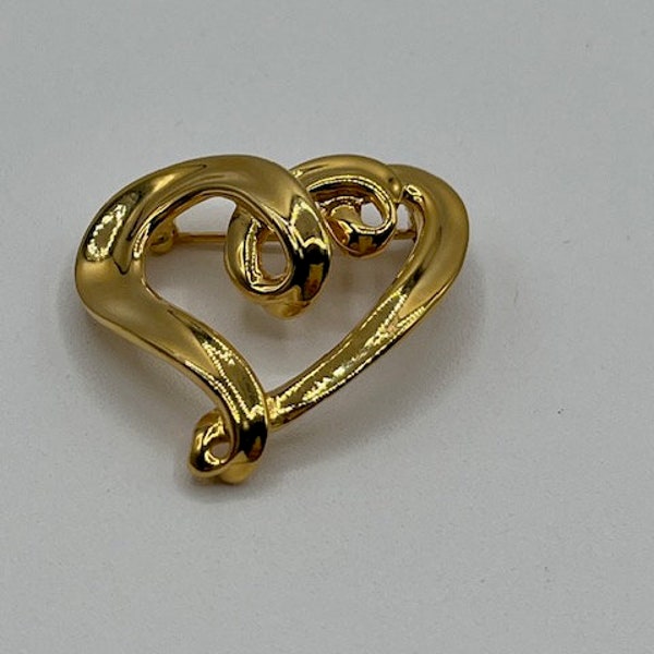 Vintage Estate Anne Klein Signed Open Heart Gold Tone Brooch Pin. Costume Jewelry Brooch