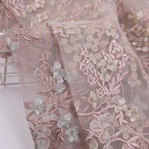 Tissu en dentelle rose foncé avec fleurs gaies sur maille broderie pour robe de mariée Bon tissu en dentelle à broder en tulle par mètre 1 mètre