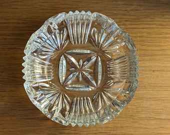 Vintage clear glass ashtray/catchall dish with starburst design