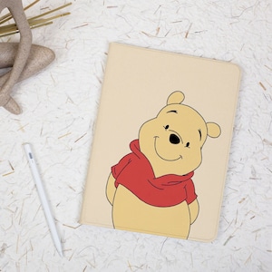 Winnie Pooh schattig iPad-hoesje met Apple-potloodhouder Cover voor iPad 11/10/9 Gen A16 2025 M3 Air 7/6/5 11" 10,9" 13" Pro 12,9 inch M4 M2 2024