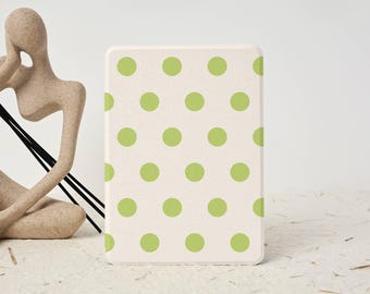 Green Ploka Dots Pattern Cute Kindle/Kobo Case with Hand Strap, Clear Back Case for Paperwhite 12/11th,Kindle Colorsoft, 6-inch 2024 Cover