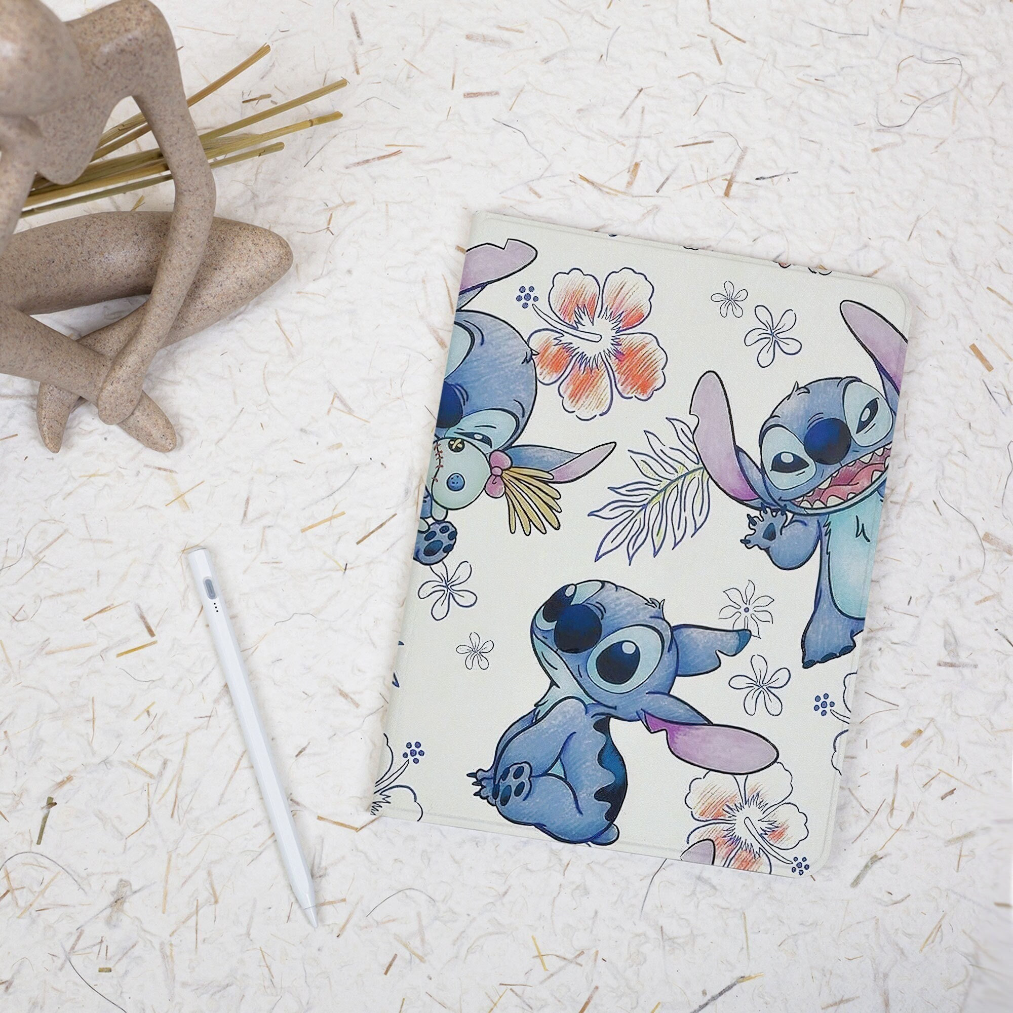 Flower Cute Stitch iPad Case with Apple Pencil Holder Cover for iPad Air 7/6/5/4 13"11" New M4 M3 iPad Pro 12.9", iPad 11 10 9 Gen, Mini 6/7