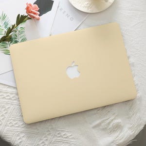 Pale Yellow Hard Protective Macbook Case for Macbook Air 15/13/11 Pro 16/15/14/13 2025 2024 New M4 M3 M2 M1 Mac Laptop Cover for Mac 12 Inch