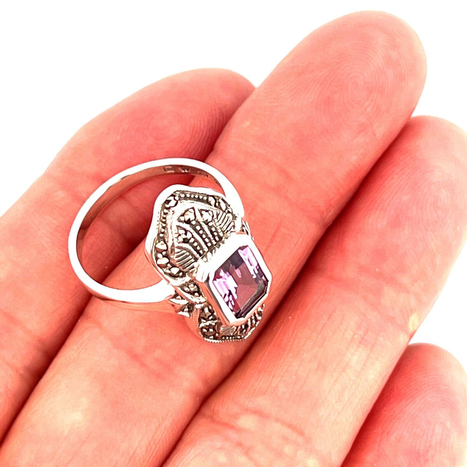 マーカサイトとアメジストの刻印入り 925 シルバー製 JewelAriDesigns