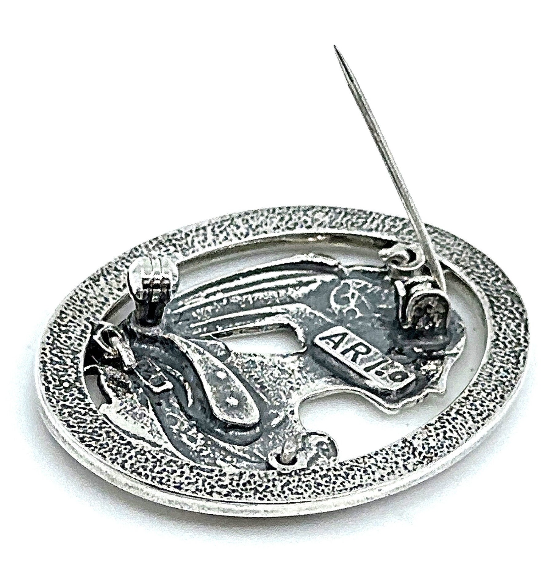 Spilla In Argento 935 Con Zaffiro Simulato 2.10CT E Perle Bianche - Maharajah Jewelers