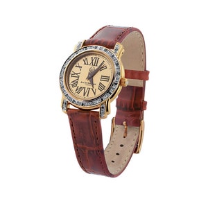 Montre unisexe en argent sterling plaqué or (vermeil) sertie de diamants avec bracelet en cuir marron par JewelAriDesigns