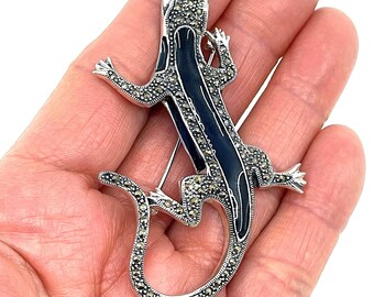 Stylish Silver Gecko Brooch with Blue Accents BROOCH/PIN Pale Blue Rhinestones & Silvertone Gecko Reptile  main image 4