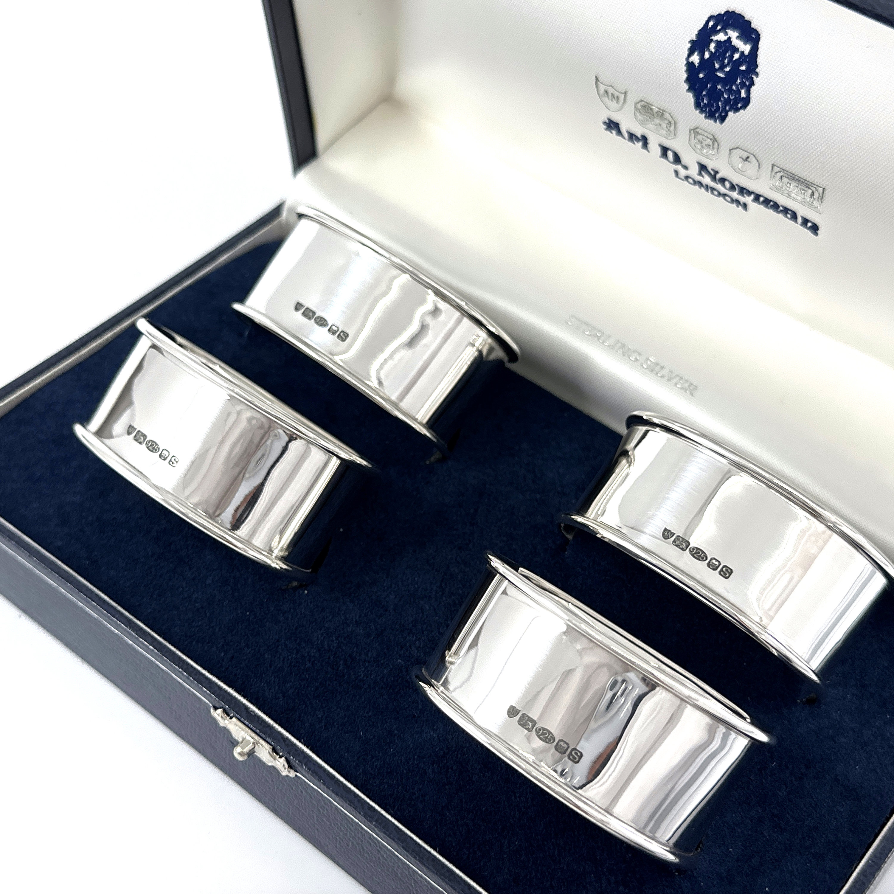 イギリス(ホールマーク付)シルバー　ナプキンリング シンプルな楕円形のナプキンリング4個セット、925スターリングシルバー