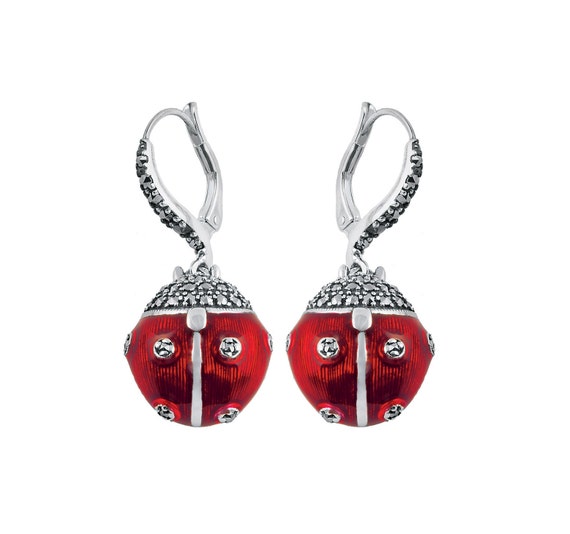 Orecchini pendenti a forma di coccinella in argento sterling 925 con smalto rosso e marcasite di JewelAriDesigns - Italia