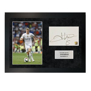 Toni Kroos | A4 handsignierter Bilderrahmen mit COA