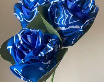 Blauwe bandanarozen