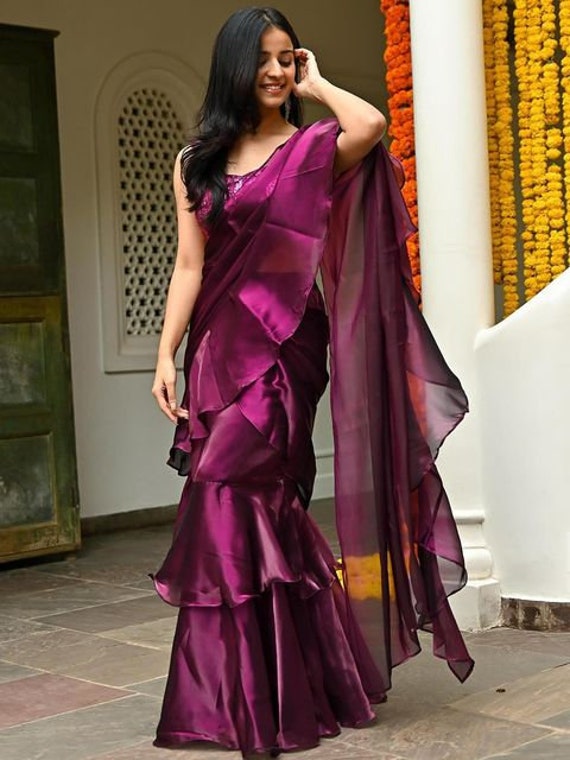 https://youtu.be/UKZ6BFQ_raY | Wedding blouse designs, Half saree lehenga, Lehenga  saree design