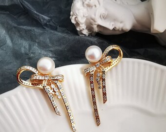 Brincos de arco com pérolas - pérolas de água doce e brincos banhados a ouro - brincos de fita