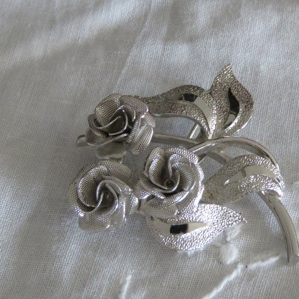 Broche de bouquet Rose Silver Tone des années 1960, bijoux Coro signés