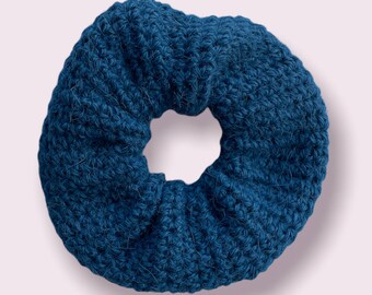 Knitting Scrunchie - Light gray, white or blue knitting