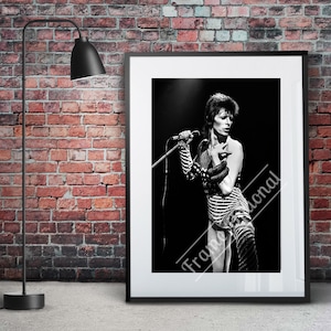 David Bowie Mounted Print, David Bowie Framed print, David Bowie Wall art.,Musicians,Pop culture Ziggy Stardust.