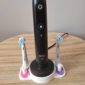 Oral-b iO (7,8,9) stand for charger and 4 toothbrush heads(2+2) color rings