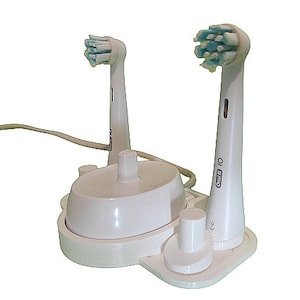 Oral-b iO 6 und niedrigere Halterung für Ladegerät und 4 Zahnbürstenköpfe (2+2)