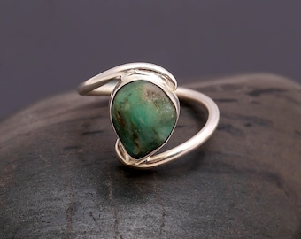 Raw Emerald Ring, Handmade Solid 925 Sterling Silver Jewelry, Raw Green Gemstone Ring, May Birthstone Gift, Twisted Band Ring, Gift for Her