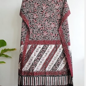 2.8 yd handwritten batik tulis LASEM - GENDONGAN LATOHAN, Indonesian hand drawn batik fabric, Chinese-Javanese culture acculturation, sarong