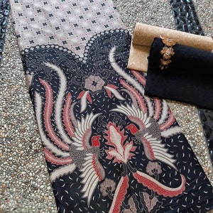 2.3 yd Indonesian Handprinted Batik Cotton Fabric, Ethnic Sarong Wrap Skirt, Lungi, Tribal Batik Patterned Textiles, Dressmaking, Upholstery