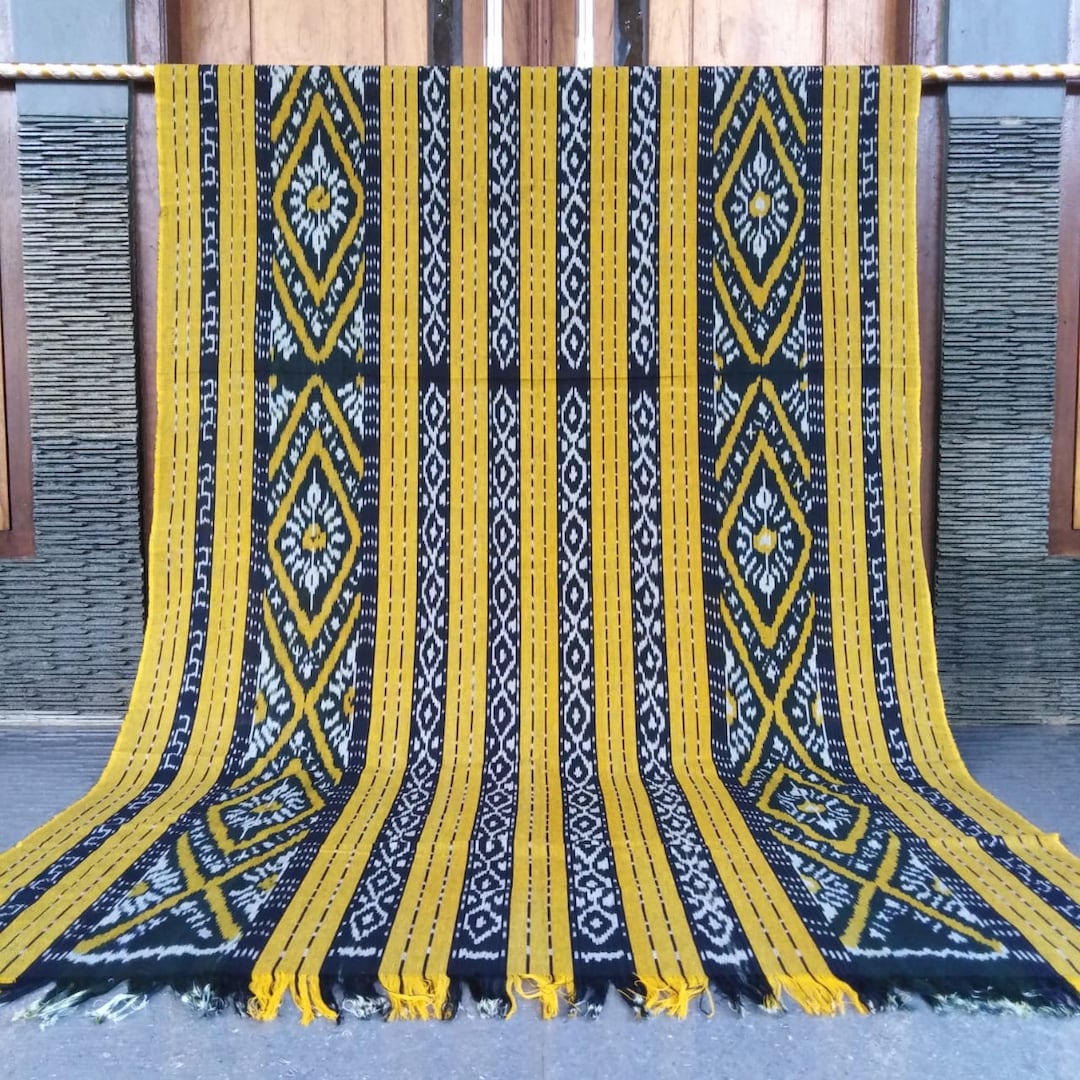 2.6 Yd Indonesian Handwoven Ikat Fabric Wall Hanging, Ethnic Hand Dyed ...