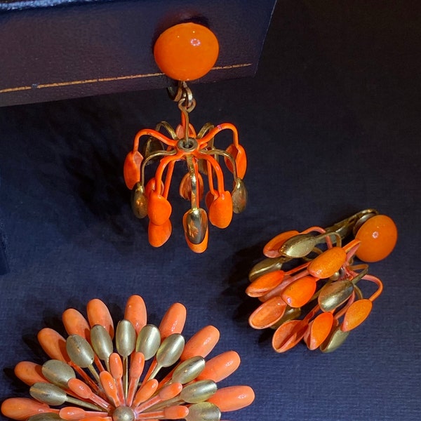 Atomic Mid Century Orange Chandelier Earrings & Brooch - Fabulous!