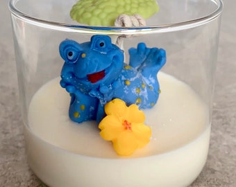 Springtime Delight: 12 oz Adorable Frog Embedded Candle - Ideal Gift for Her Birthday or Anniversary