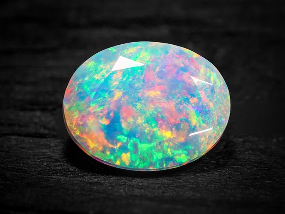Opale Welo à inclusions naturelle taillée d'Éthiopie | Collection, création de bijoux, idée cadeau