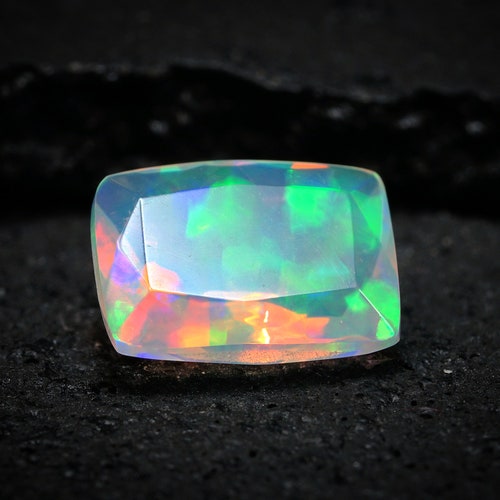 AAA Grade Ethiopian Welo Opal Gemstone: Multi-Fire Rainbow Flashes (8x6mm)