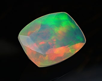 Natuurlijke Ethiopische Welo-opaal – kussen gefacetteerd (2,90 cts) | Wit regenboogvuur