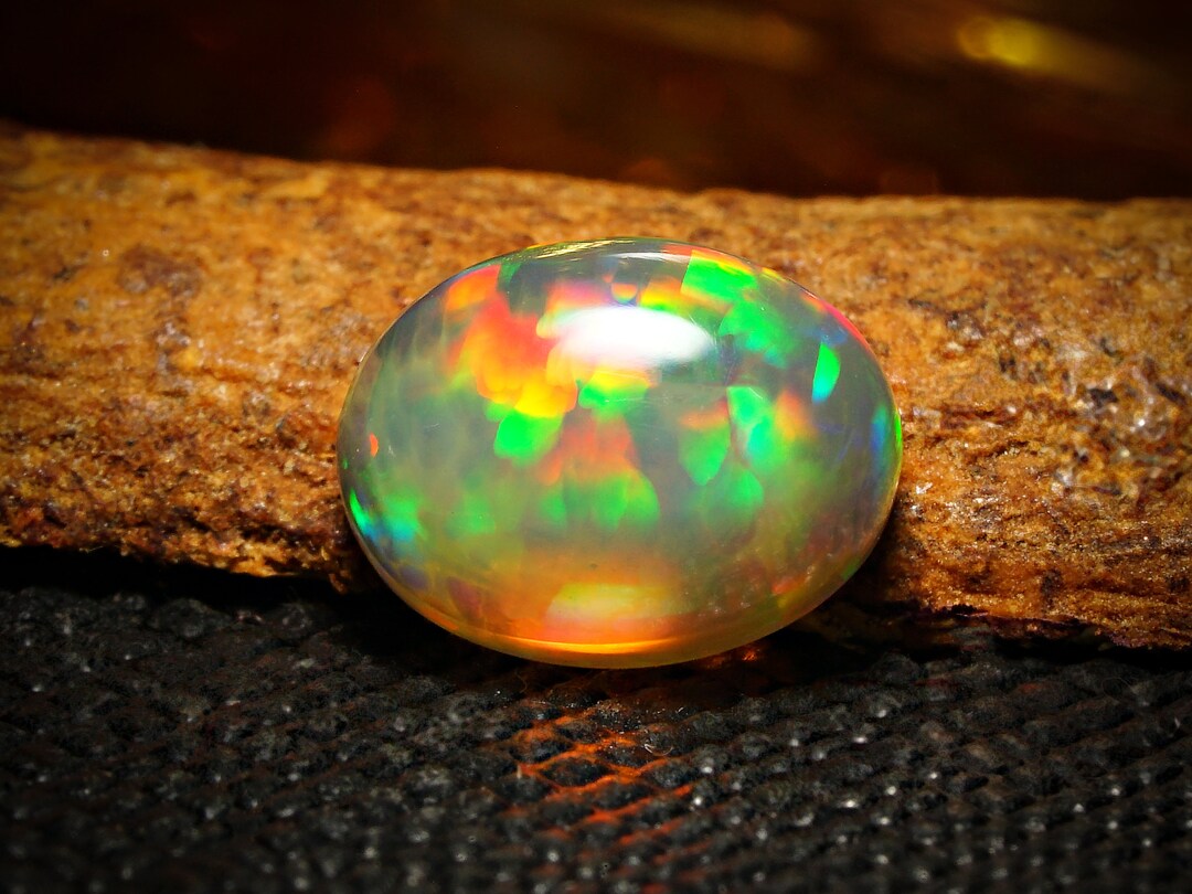 Yellow Opal Oval - 0.84 Ct