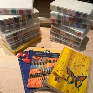 14 Embroidery Floss Storage Box - Numbered Thread Cards - Plastic Storage Box with Multicolored Floss