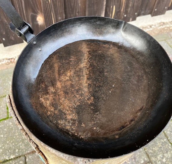 Padella da campeggio con manico pieghevole Padella romana in ferro