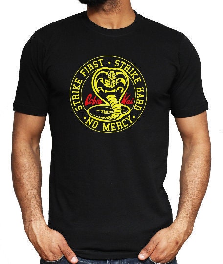 Discover Maglietta T-Shirt Cobra Kai Uomo Donna Bambini The Karate Retro Tv ShowMartial Arts