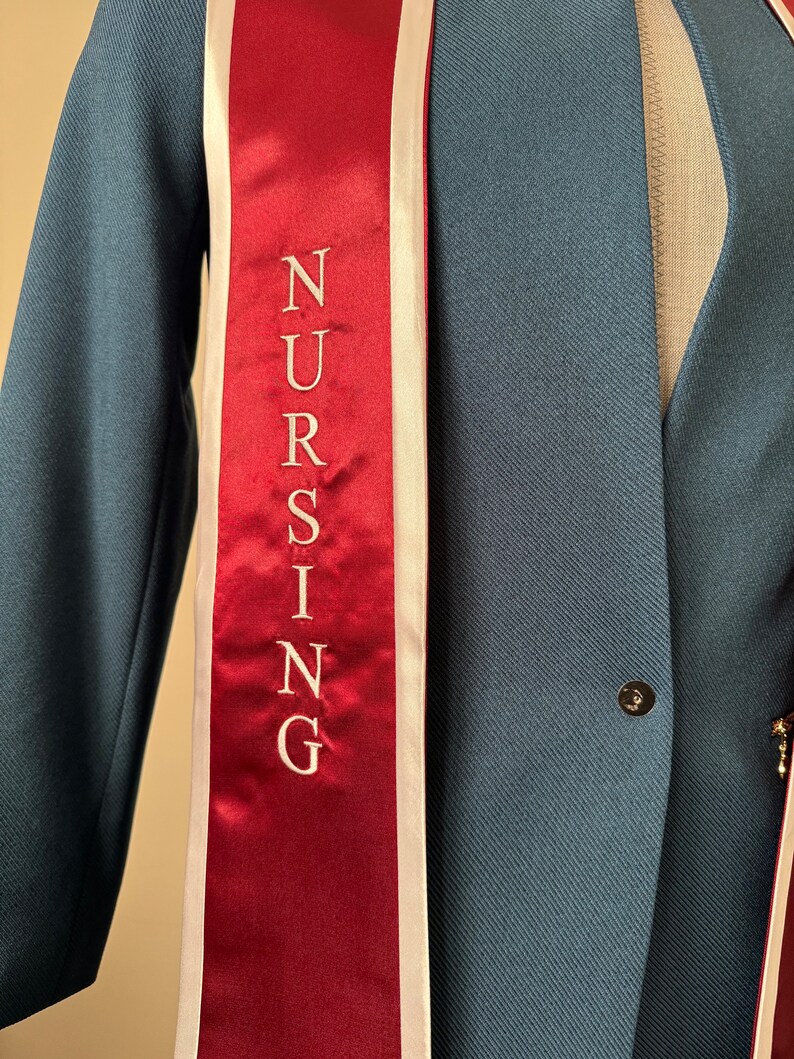 Krankenschwester-Abschluss-Stola für den Krankenpflegeklasse von 2024, RN-Schärpe Krankenschwestern mit medizinischer Logo-Stickerei Bild 3