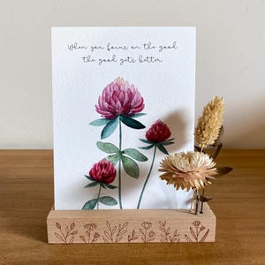 Carte “Focus on the good” – Illustration de fleurs de trèfle