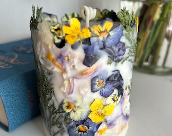 Anya’s Eyes Collection-Botanical Candle with Pressed pansies – Lilac Scented Natural Waxes